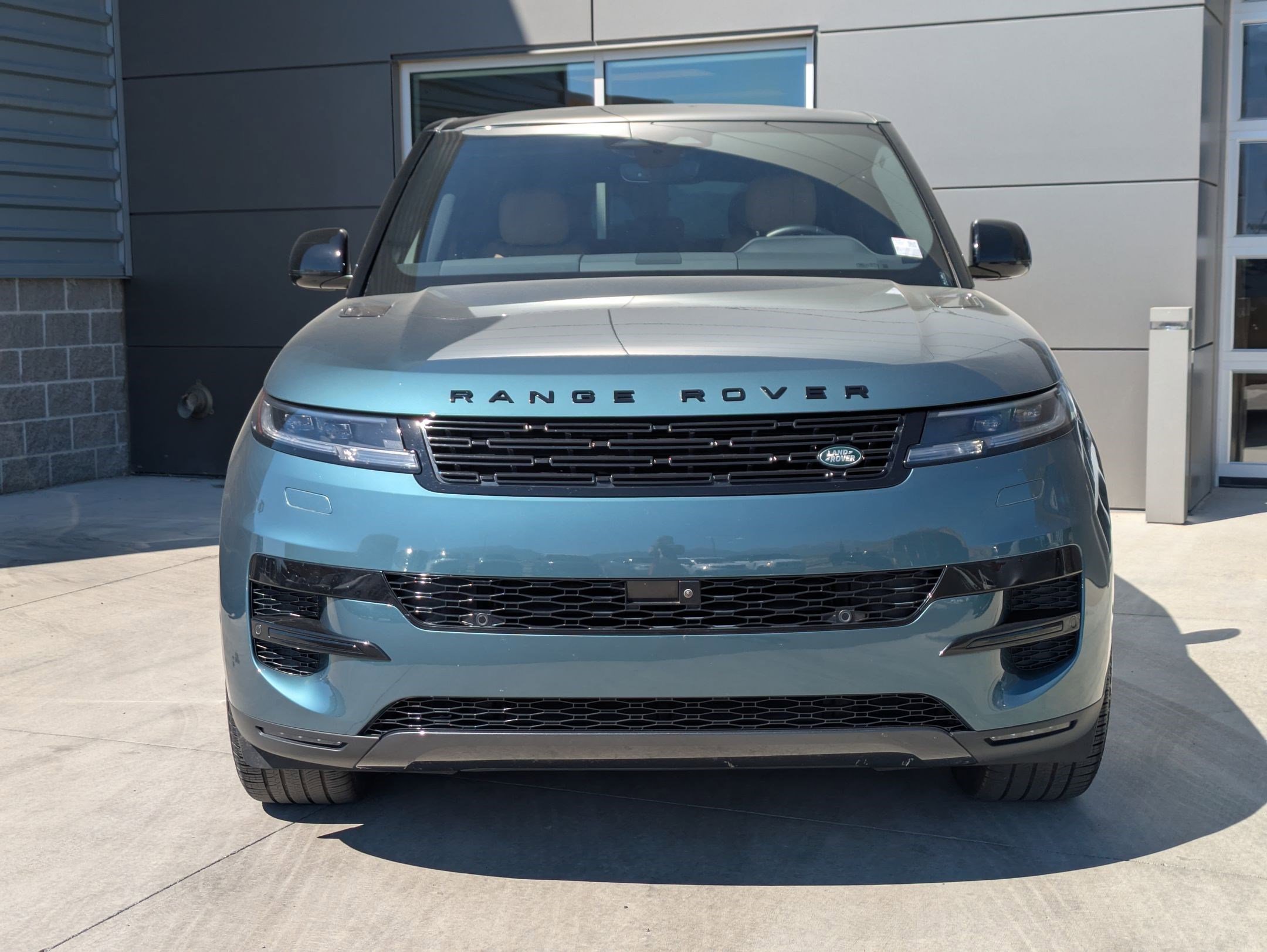 2024 Land Rover Range Rover Sport SE photo 2