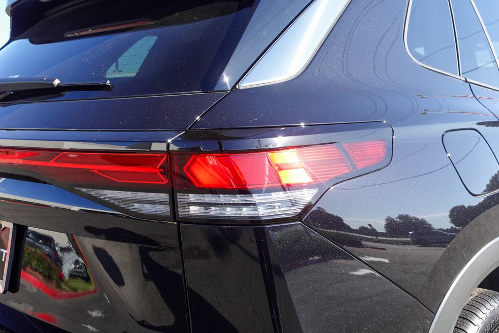 2025 Volkswagen Tiguan SE photo 3