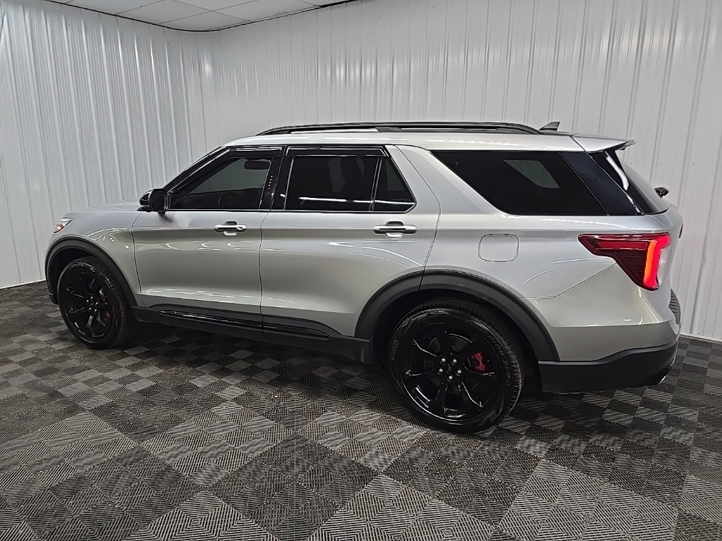2022 Ford Explorer ST photo 4