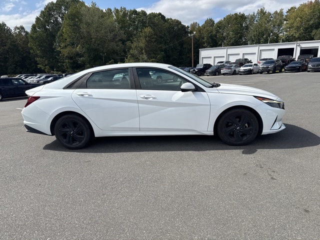 2021 Hyundai Elantra SEL photo 4