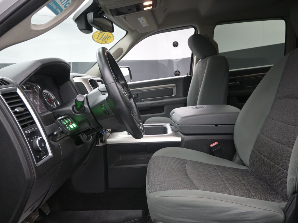 2017 Ram 1500 Big Horn photo 4
