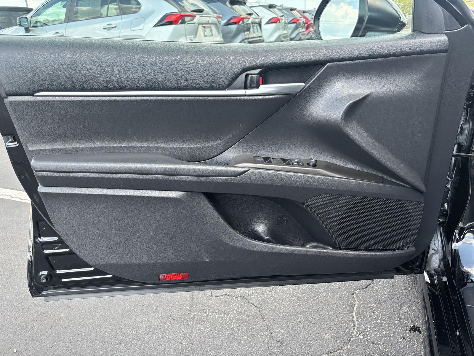 2021 Toyota Camry SE photo 11
