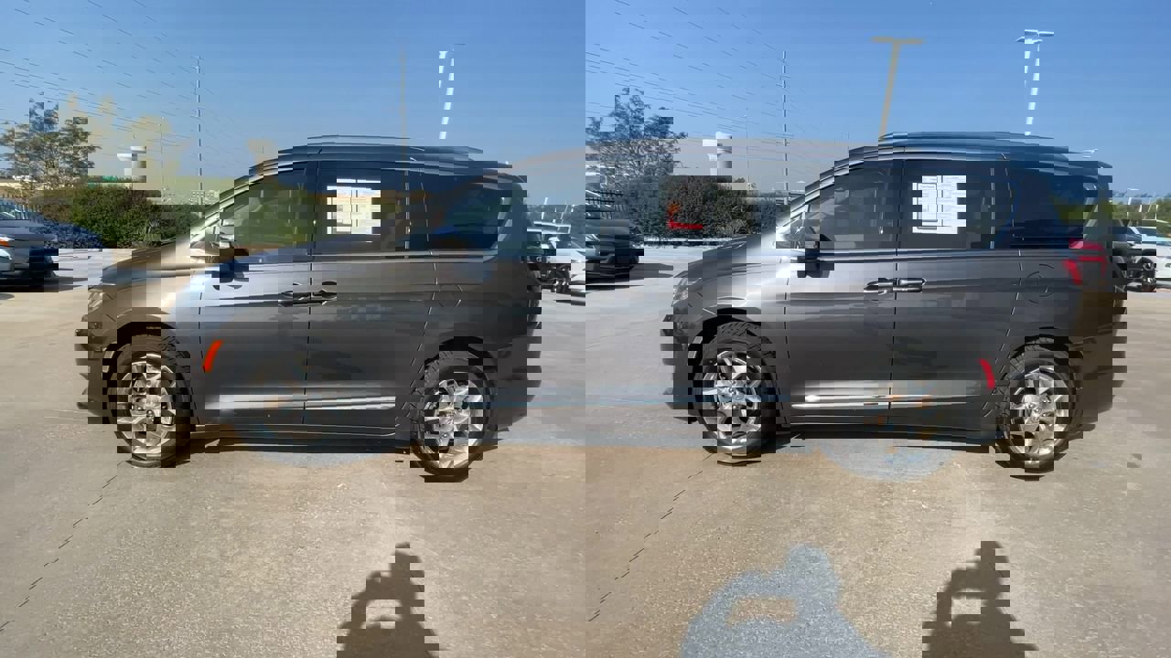 2017 Chrysler Pacifica Limited photo 4