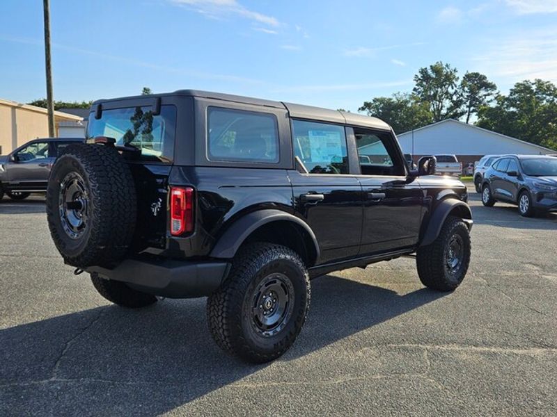 2025 Ford Bronco Base photo 11