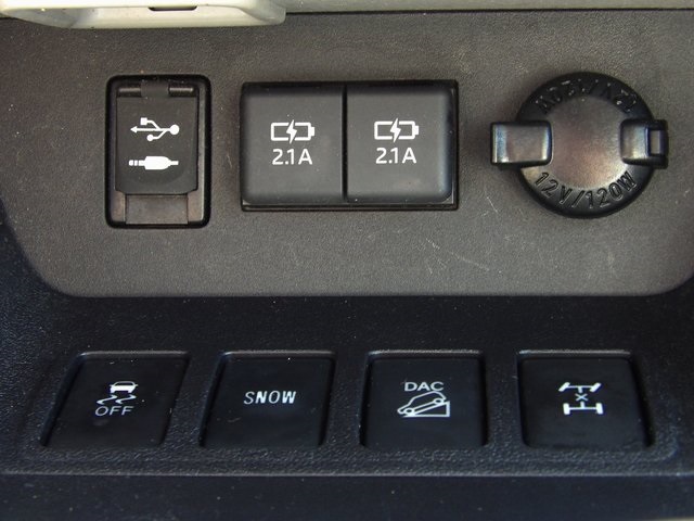 2019 Toyota Highlander LE photo 31