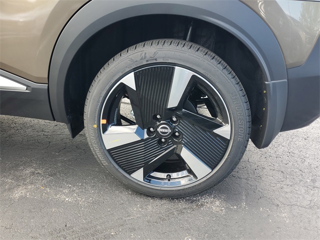 2026 Nissan Kicks SR photo 4