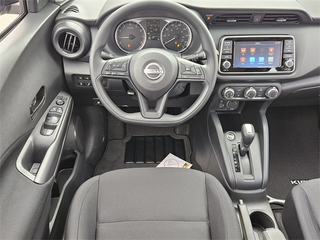 2025 Nissan Kicks Play S photo 4