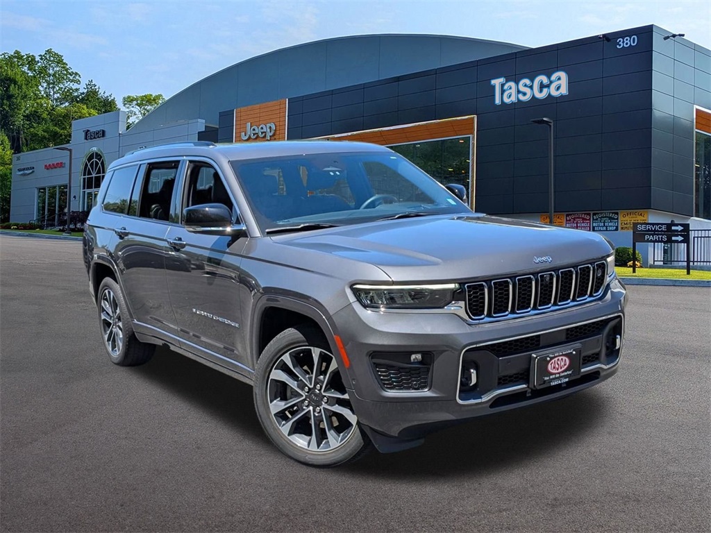 Used 2022 Gray Jeep Overland image 1