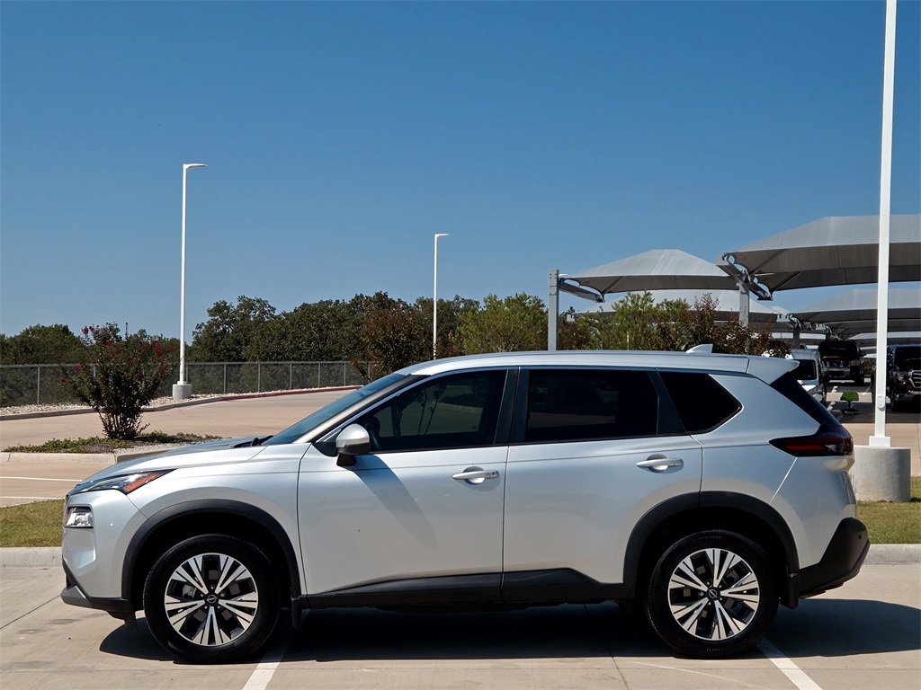2022 Nissan Rogue SV photo 4