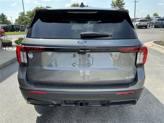 2025 Ford Explorer ST-Line photo 4