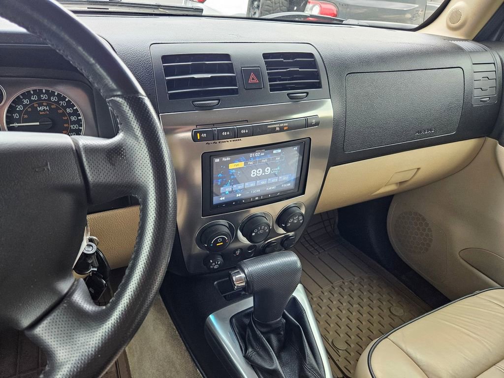 2008 Hummer H3 Luxury photo 16