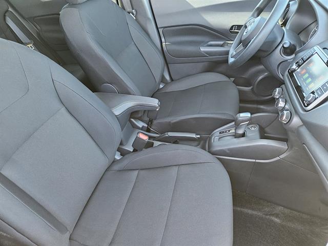 2025 Nissan Kicks Play S photo 11