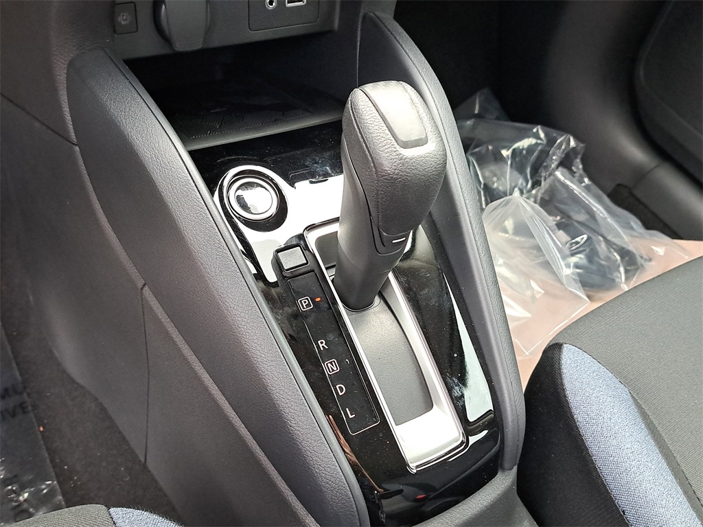 2025 Nissan Versa 1.6 SV photo 28