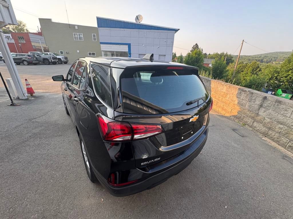 2022 Chevrolet Equinox LS photo 3
