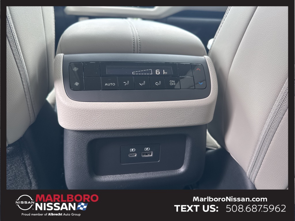 2025 Nissan Pathfinder SL photo 14