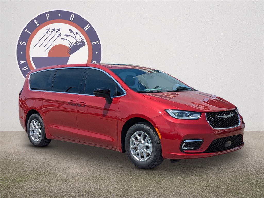 2026 Chrysler Pacifica photo 2