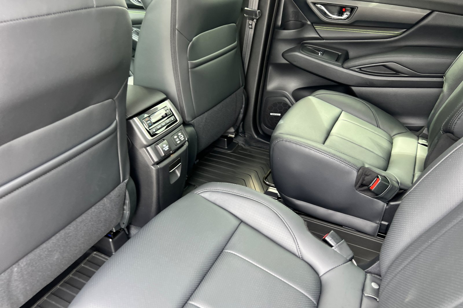 2025 Subaru Ascent Onyx Edition Touring photo 12