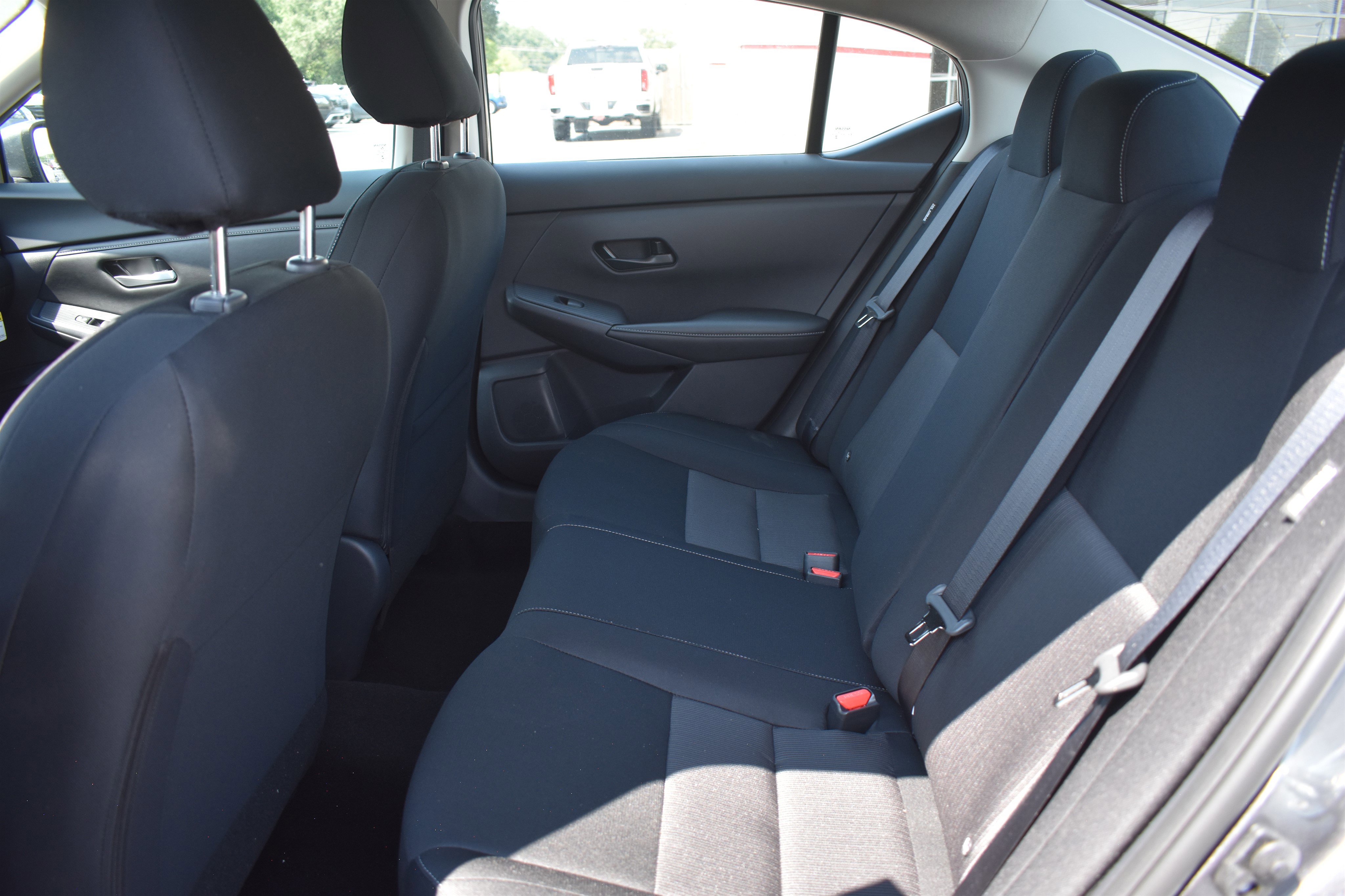 2025 Nissan Sentra SV photo 4