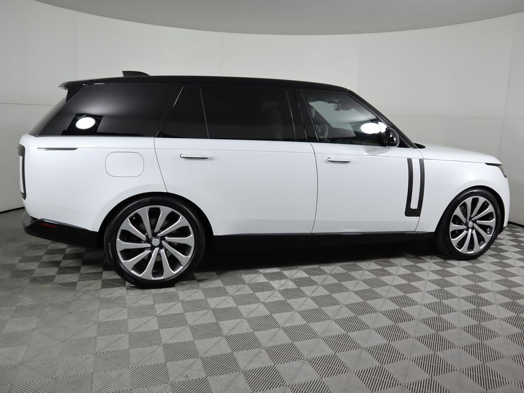 2025 Land Rover Range Rover SE photo 4
