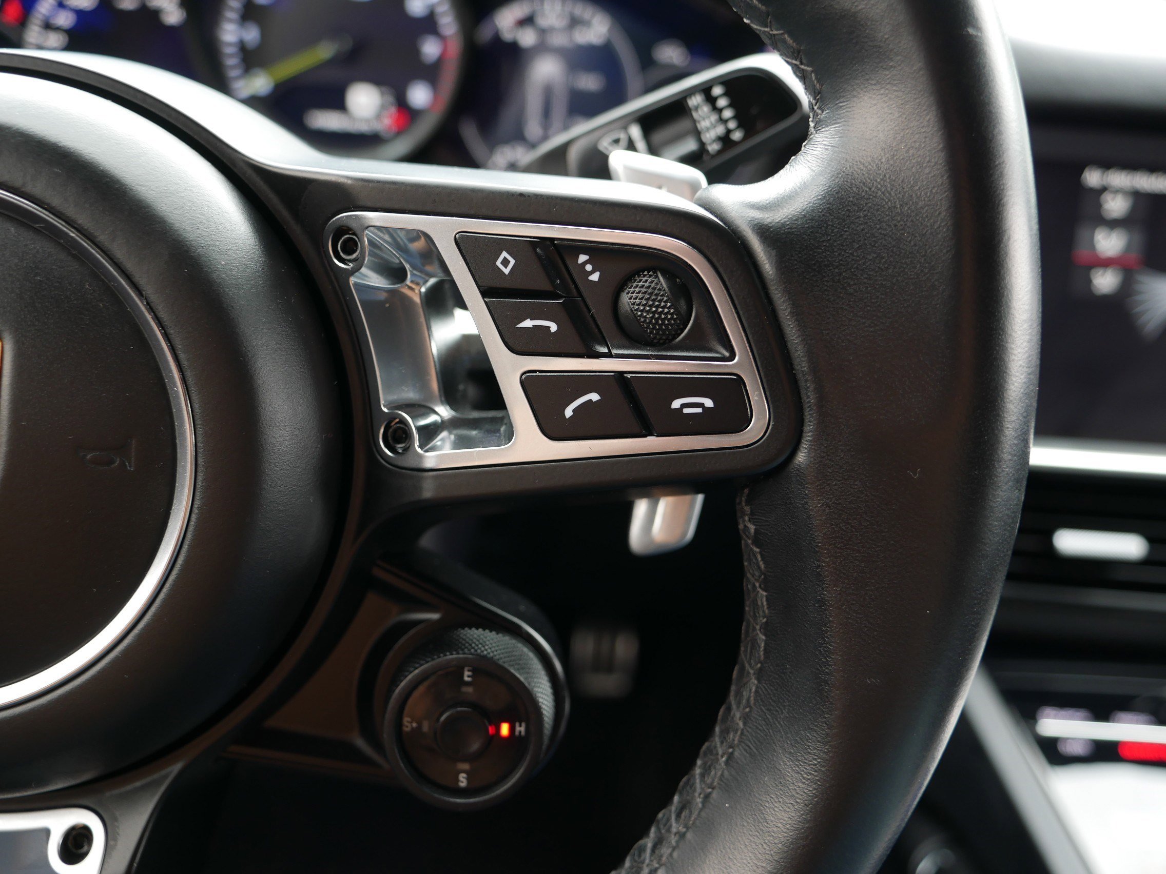 2020 Porsche Cayenne Turbo S E-Hybrid Coupe photo 29