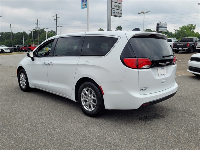 2025 Chrysler Voyager LX photo 8