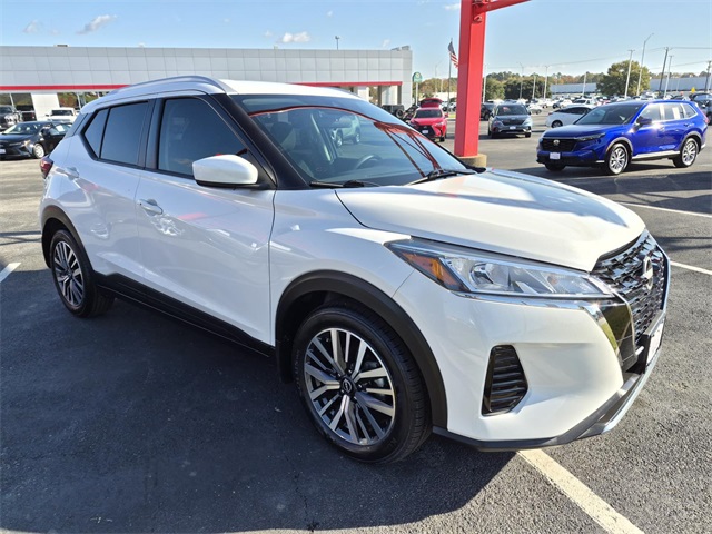 2023 Nissan Kicks SV's photo