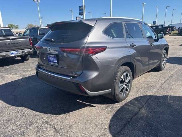 2023 Toyota Highlander XLE photo 8