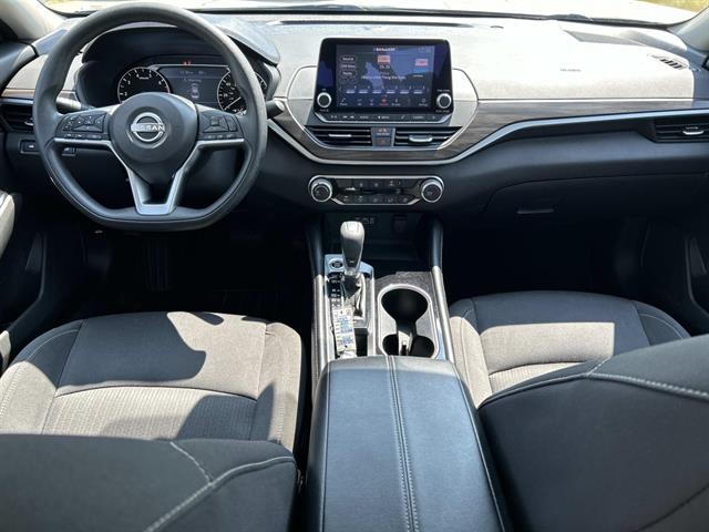2023 Nissan Altima 2.5 SV photo 13