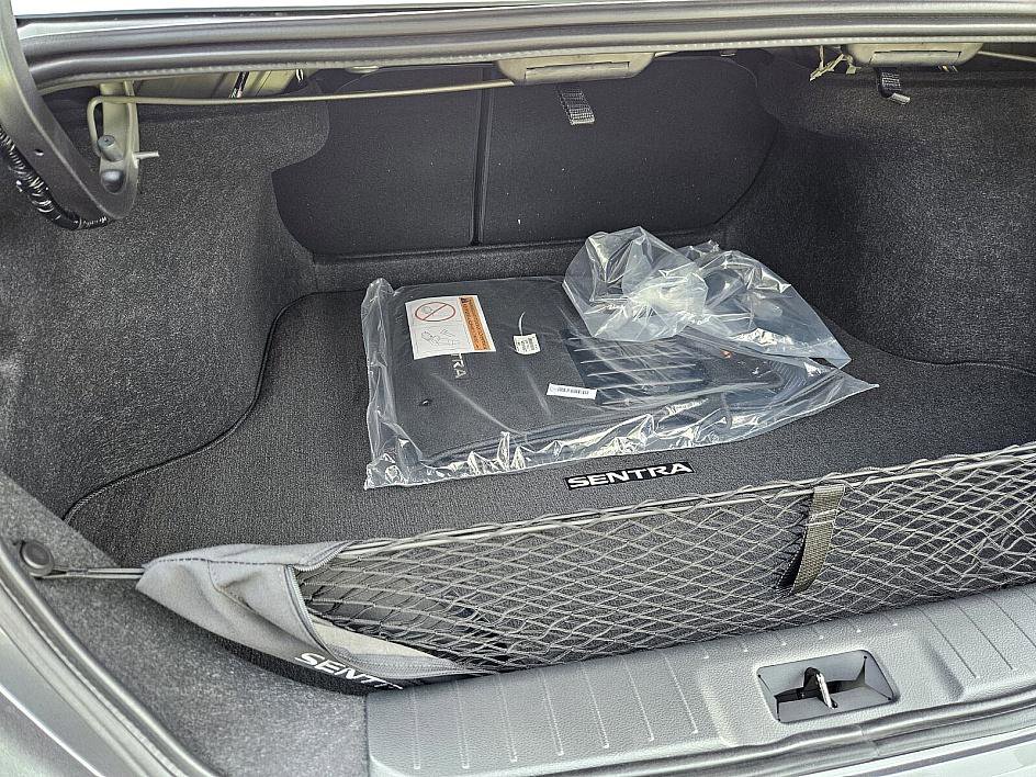 2025 Nissan Sentra SV photo 13