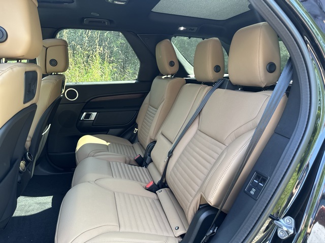2025 Land Rover Discovery SE photo 14