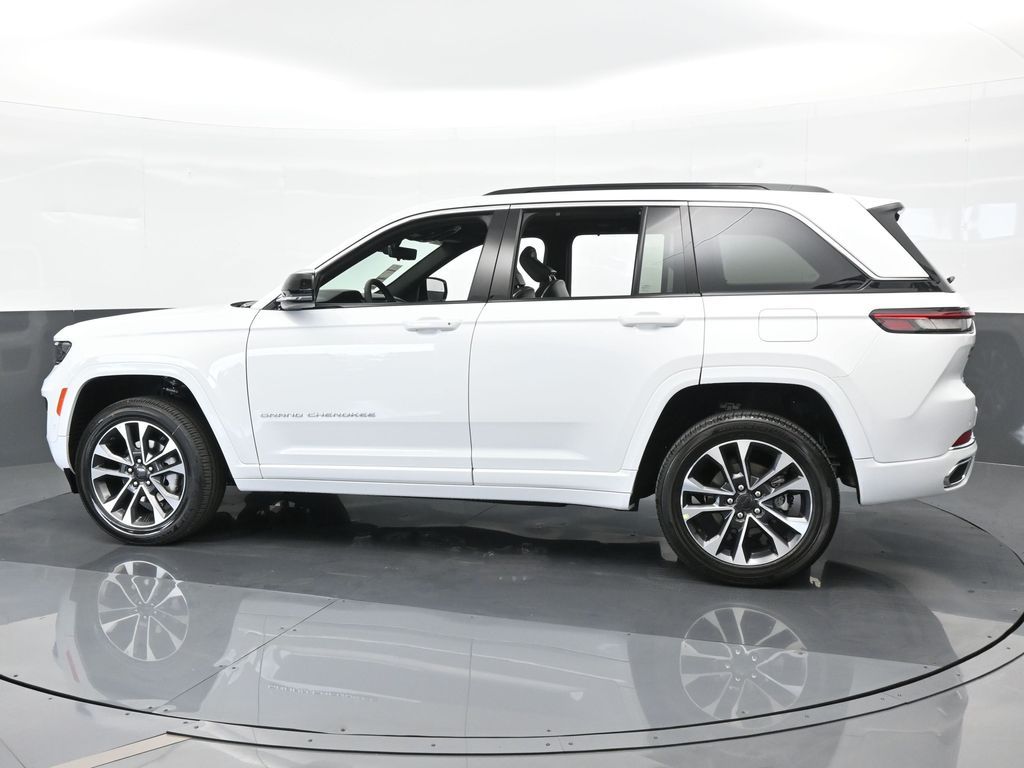 2024 Jeep Grand Cherokee Overland photo 3