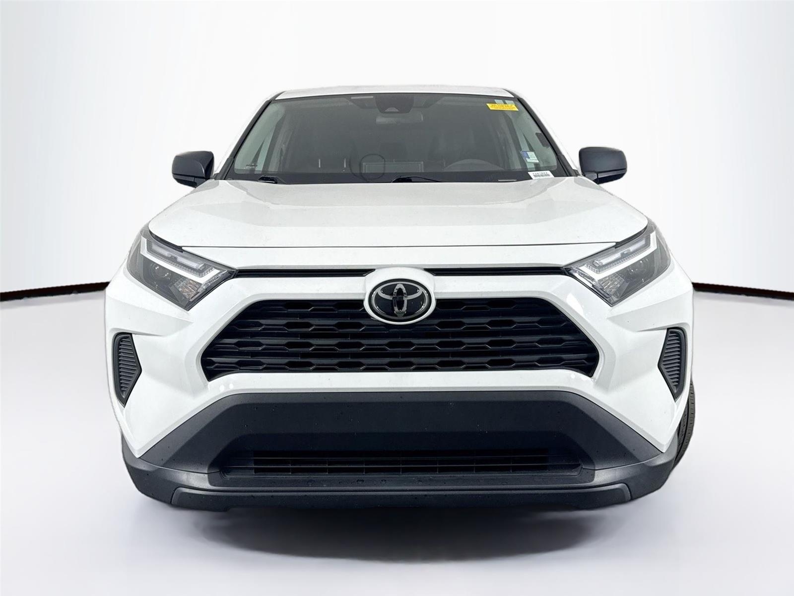2023 Toyota RAV4 LE photo 3