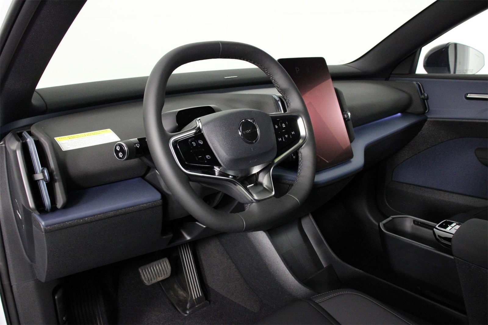 2025 Volvo EX30 Plus photo 6