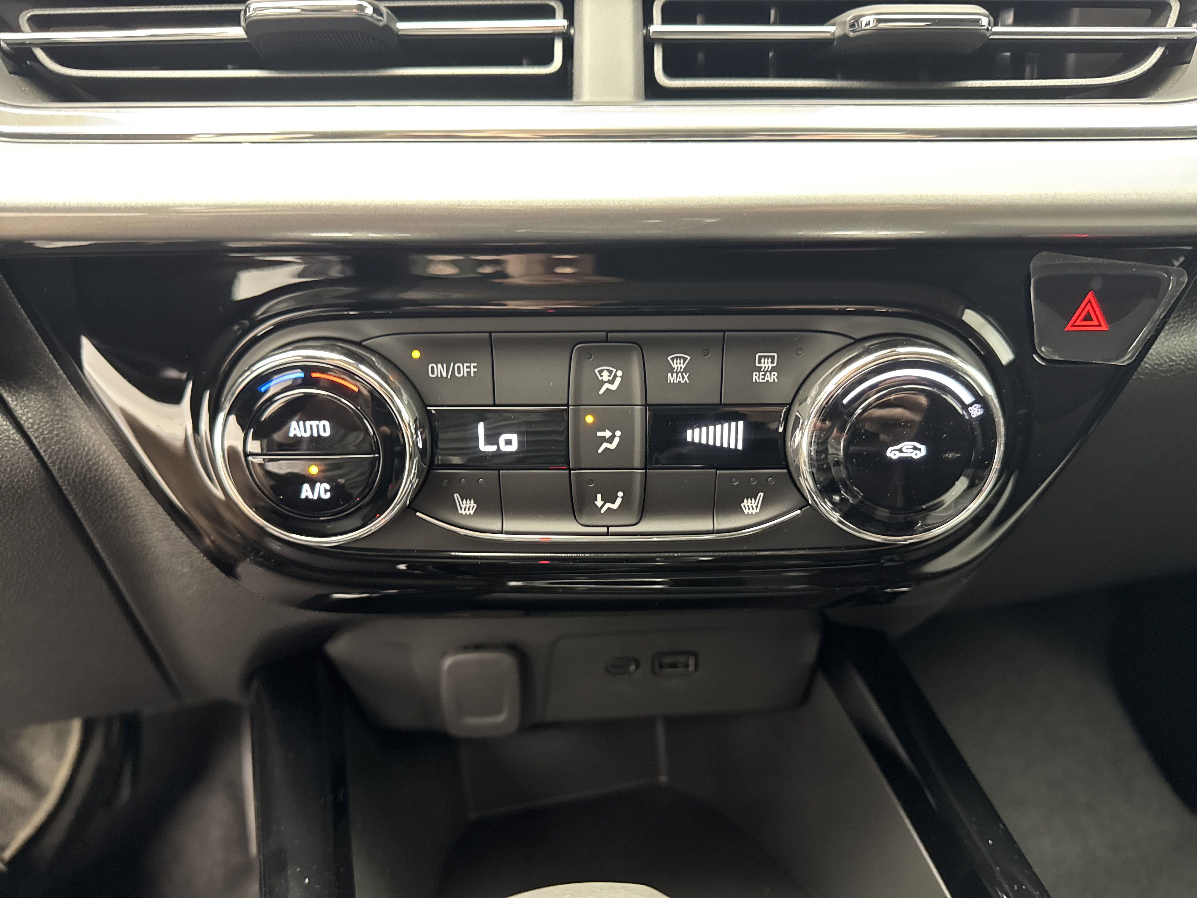 2025 Chevrolet Trax LT photo 31