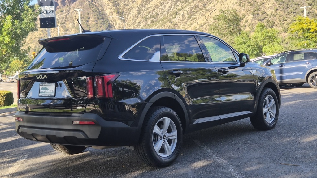 2023 Kia Sorento LX photo 7