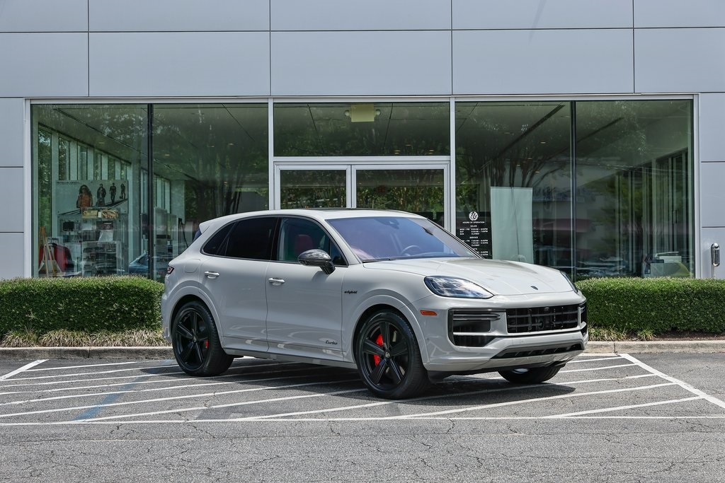 2025 Porsche Cayenne Turbo E-Hybrid photo 8