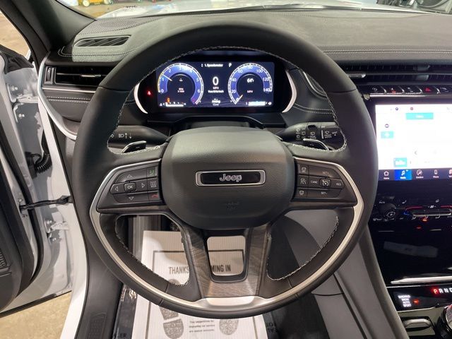 2025 Jeep Grand Cherokee Limited photo 18
