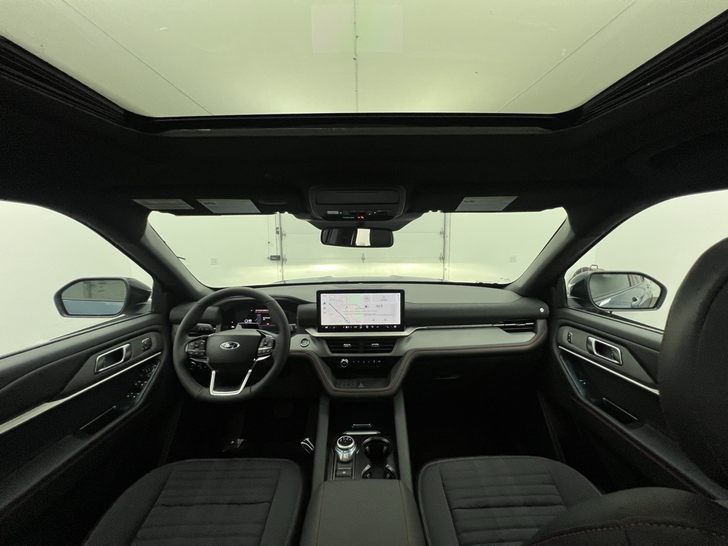 2025 Ford Explorer ST-Line photo 2