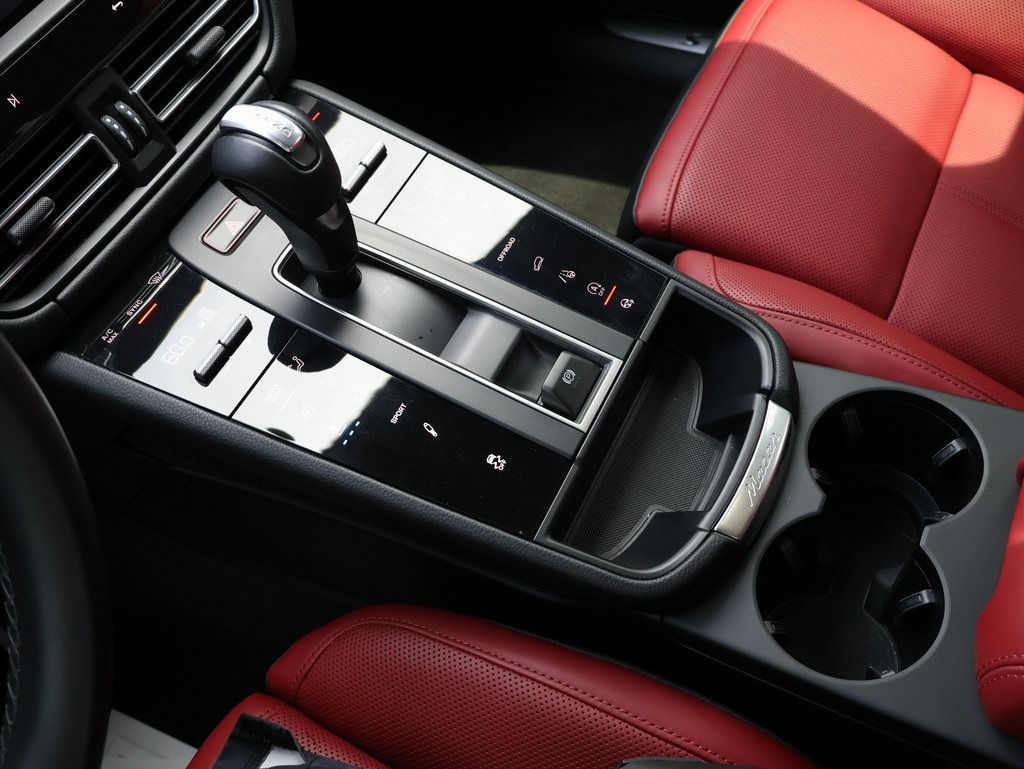 2024 Porsche Macan S photo 16