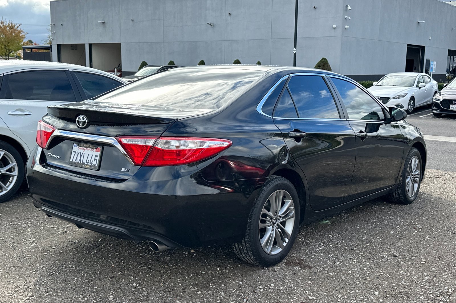 2017 Toyota Camry XLE XSE photo 2