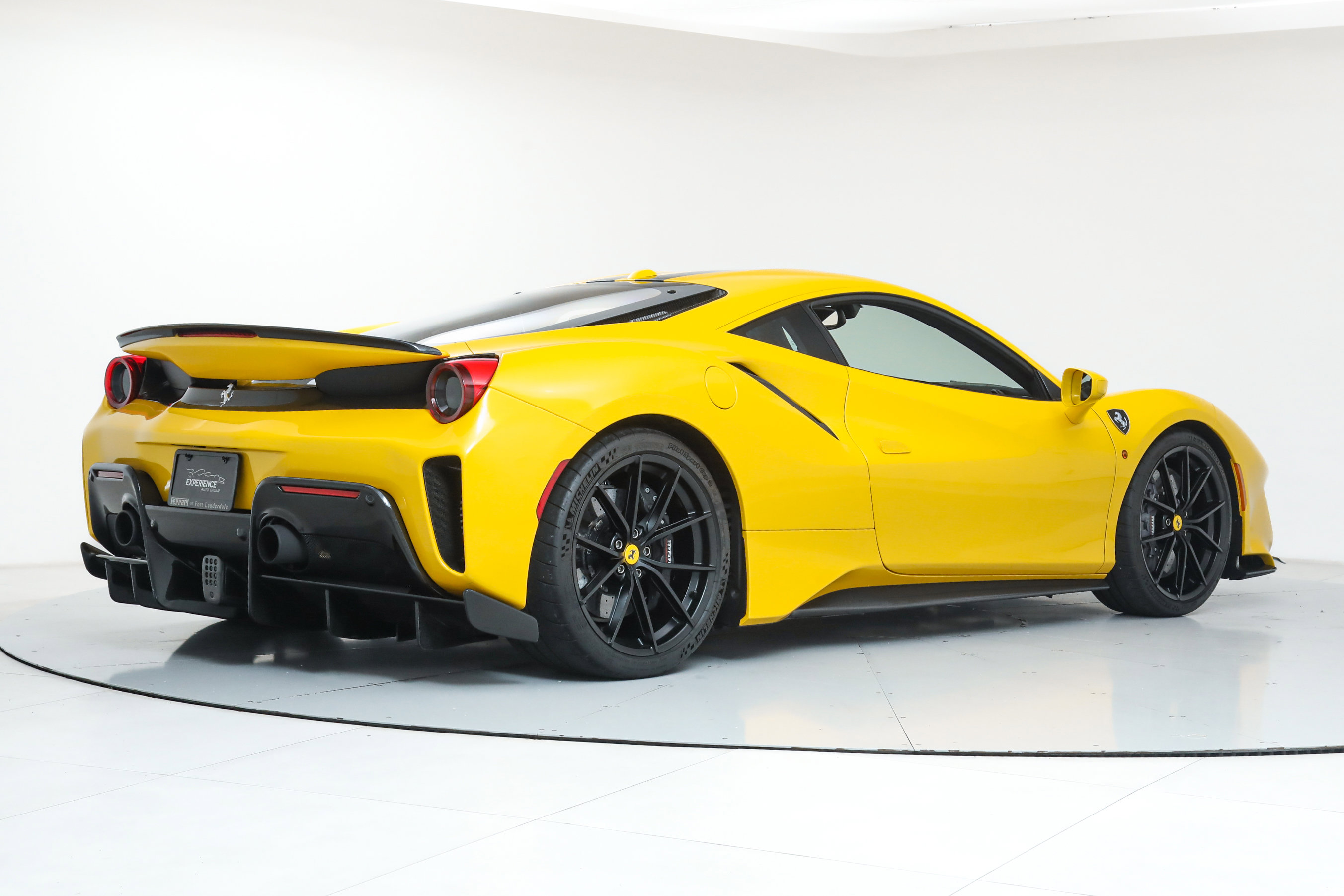 Certified Used 2020 Yellow Ferrari  image 3