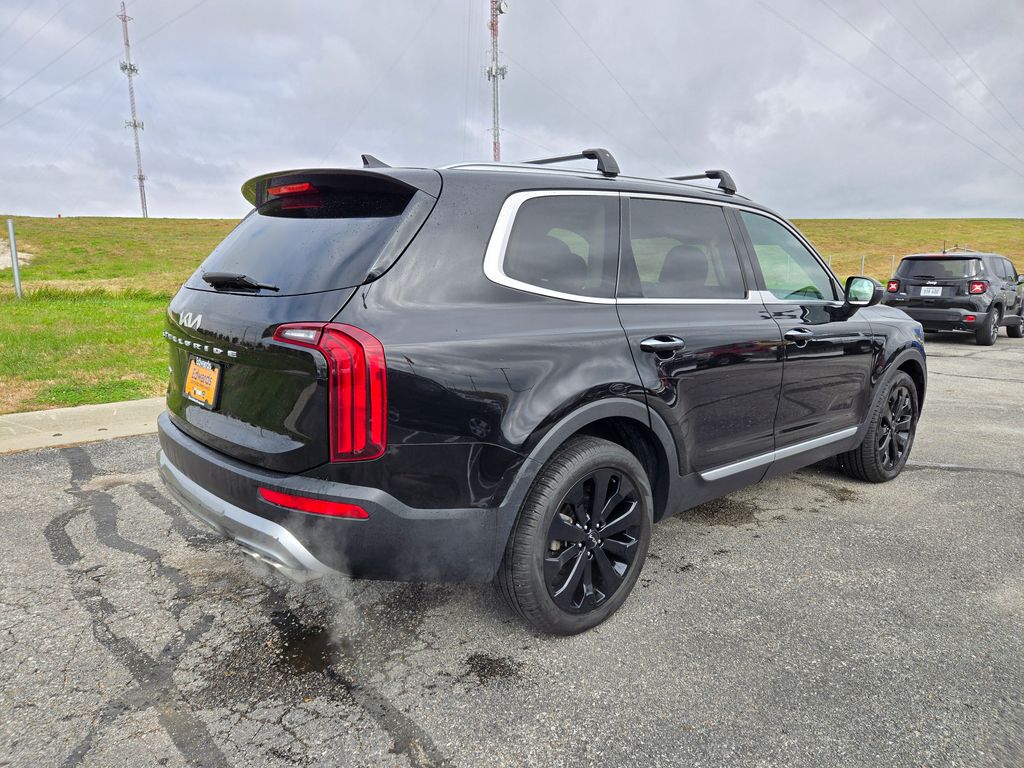 2022 Kia Telluride S photo 2