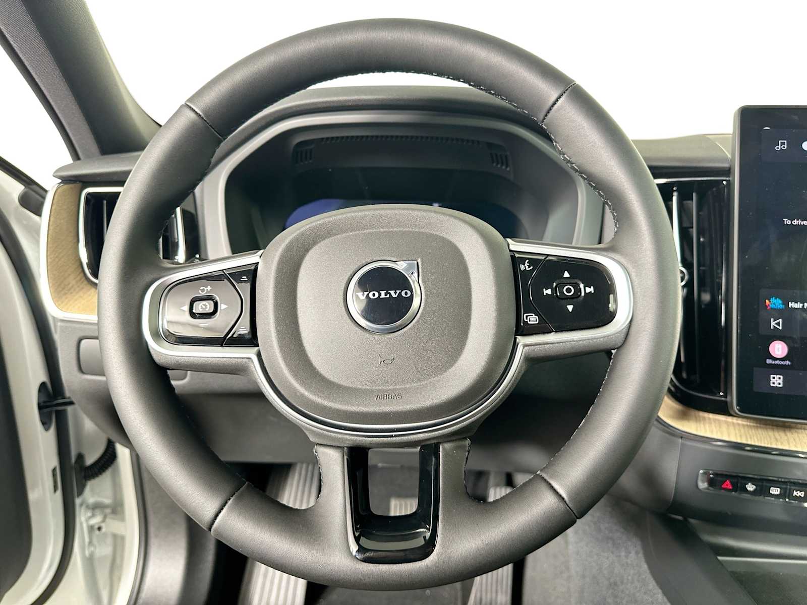 2026 Volvo XC60 B5 Plus photo 11