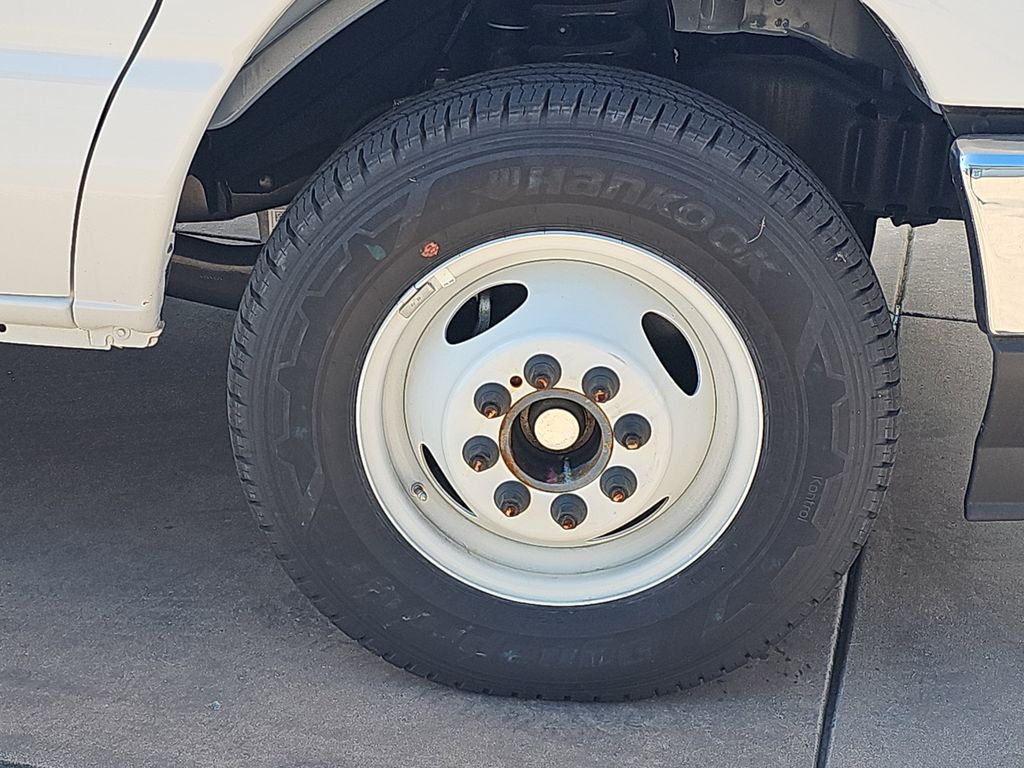 2025 Ford E-350 photo 32
