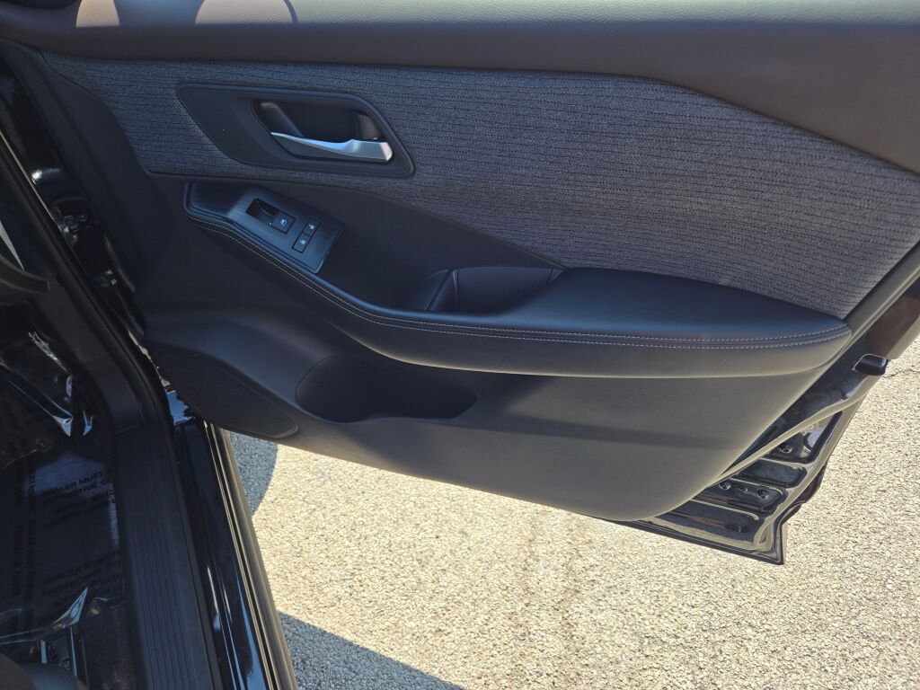 2023 Nissan Rogue SV photo 4