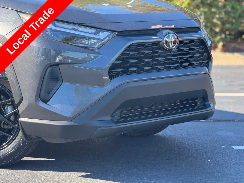 2022 Toyota RAV4 XLE photo 4