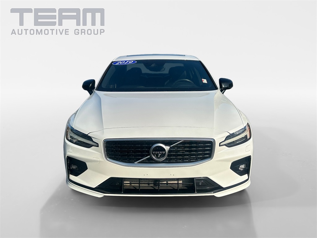 2019 Volvo S60 T6 R-Design photo 2