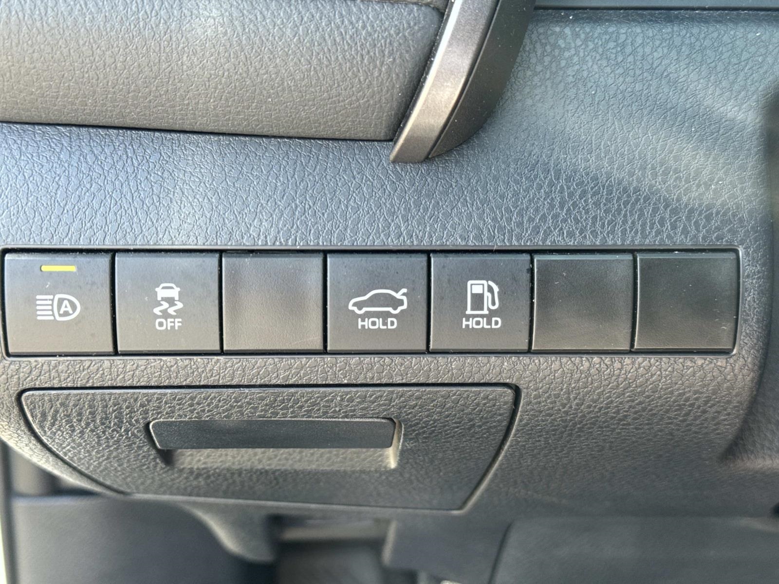 2024 Toyota Camry SE photo 18