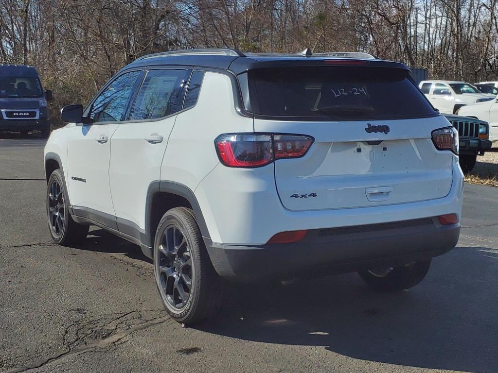 2024 Jeep Compass Latitude photo 5