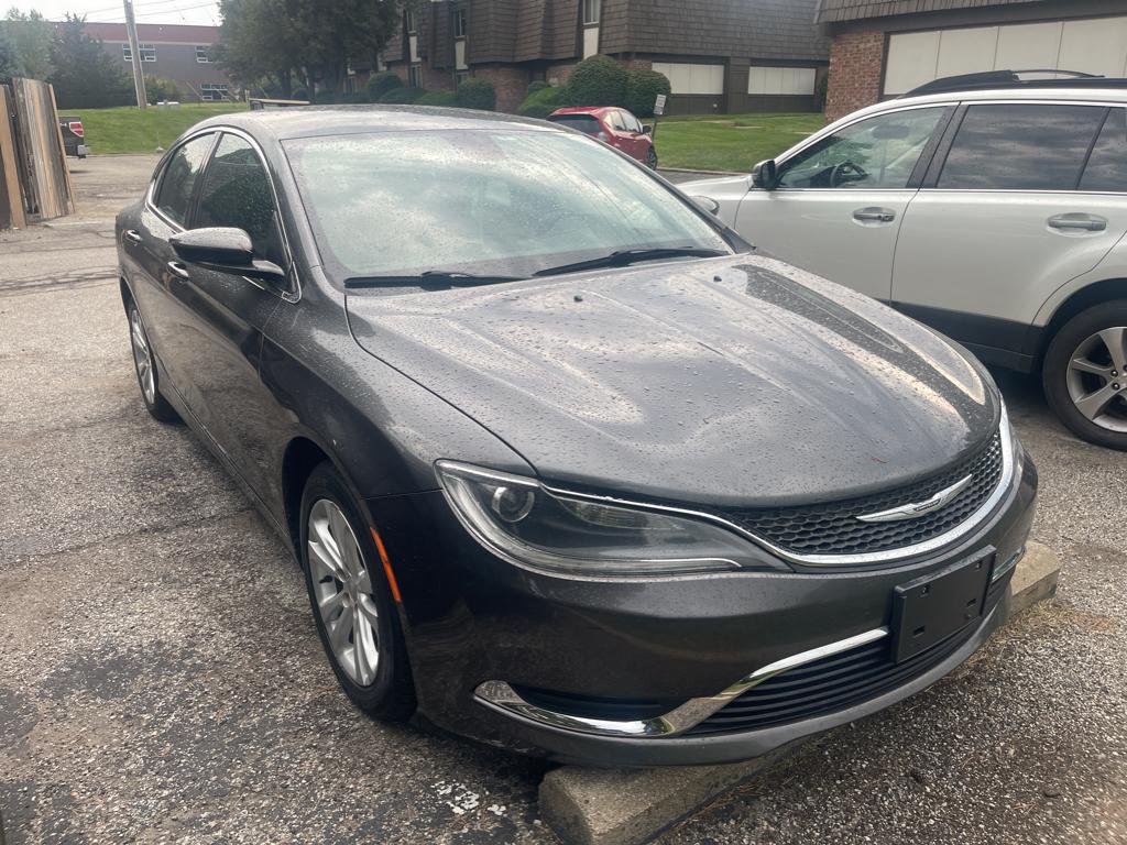 2015 Chrysler 200 Limited photo 3